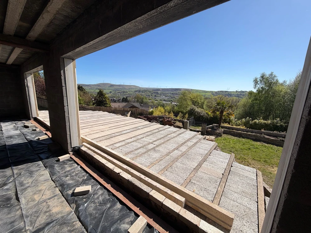 Open Views - Lounge and Balcony